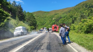 Motosiklet, minibüs ile çarpıştı: 1 ölü