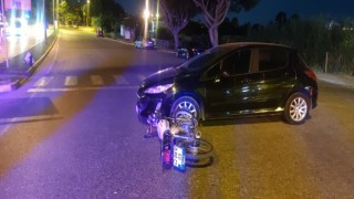 Motosiklet otomobile çarptı: 1 yaralı