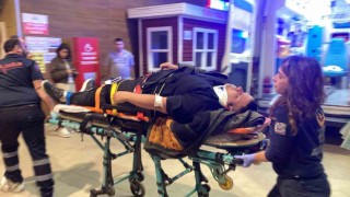 Motosiklet yayaya çarptı: 2 kişi yaralandı