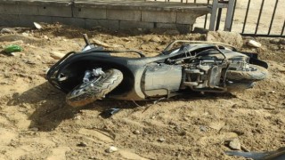 Motosikletin direksiyon hakimiyetini kaybeden sürücü metrelerce sürüklendi