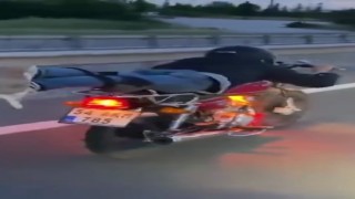 Motosikletini yatarak kullanan sürücü kazaya davetiye çıkardı