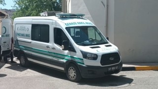 Motosikletiyle dengesini kaybedip bariyerlere çarpan sürücü hayatını kaybetti