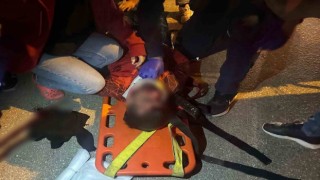 Motosikletle otomobil çarpıştı: 1 ağır yaralı