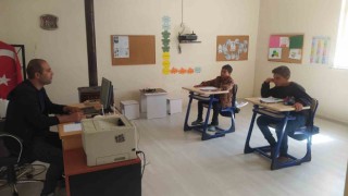 Muhtar ve köy halkı el ele verdi, 3 öğrencisi olan okulu yeniledi