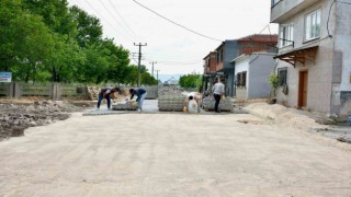 Mustafakemalpaşada hayat konforunu bozan yollar tamamlanıyor