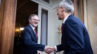 NATO Genel Sekreteri Stoltenberg Pragda
