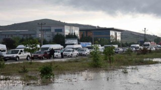 Nevşehirde sağanak yağış ulaşımı olumsuz etkiledi