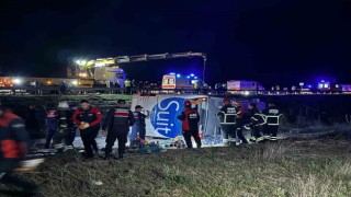 Niğde - Ankara Otoyolunda otobüs şarampole devrildi: 2 ölü, 40 yaralı
