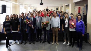 Nilüfer Belediyespor Hentbol Takımı öğrencilerle buluştu