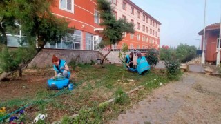 Öğrenciler atıkları geri dönüştürdü, bahçeyi renklendirdi