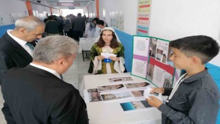 Öğrenciler bilimsel çalışmalarını sergiledi