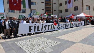 Öğrenciler İsraili protesto etti