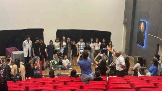 Öğrenciler Söyleyeceklerimiz var oyunuyla alkış topladı