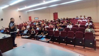 Oğuzeli MYO öğrencilerine uyuşturucu madde bağımlılığı ile mücadele konferansı