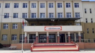 Okulda öğrencilerin tartışmasına dahil olan velilerden 1 kişi bıçaklandı