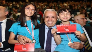 Okuma şampiyonları ödüllerini aldı