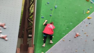 Olimpik tırmanma duvarına çıkan gençler adrenalini yaşadı