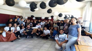 Ortaokul öğrencileri, sobadan yanan arkadaşlarına doğum günü sürprizi yaptı