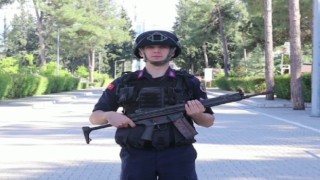 Osmaniyede jandarmadan duygusal anneler günü klibi