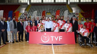 Osmaniye'de Oturarak Voleybol Şampiyonu Osmaniye Gençlik
