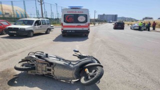 Otomobil ile motosiklet çarpıştı: 1 yaralı