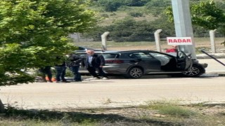 Otomobili direğe çaptı: 1 yaralı
