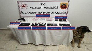 Otomobilin multimedya bölümünden uyuşturucu çıktı
