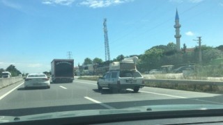 Otomobilin tavanında koltuk taşıdılar