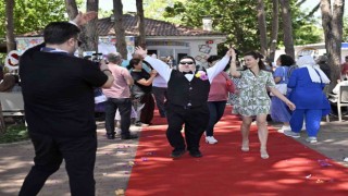 Özel çocuklar için kırmızı halıda özel defile