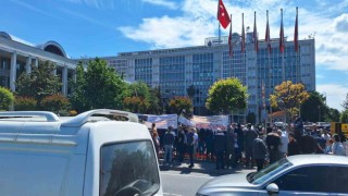 Özel halk otobüsü esnafından Saraçhanede İBBye protesto