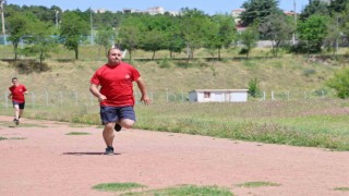 Özel sporcular atletizm yarışmasında ter döktü