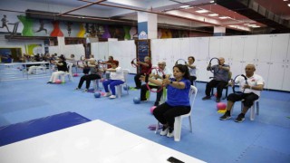 Parkinson hastaları, egzersizlerini ASFİMde yapıyor