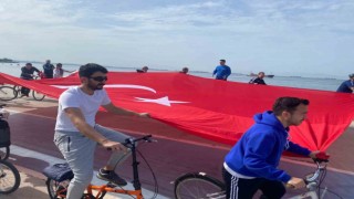 Pendikte 19 Mayıs için Türk bayrağıyla pedal çevirdiler