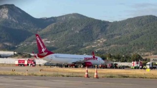 Pist uçak trafiğine yeniden açıldı