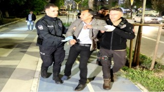 Polis ehliyet istedi, alkollü sürücü ise ayakkabı: İlginç diyalog kamerada