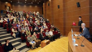 Prof. Dr. Aslandan Hz. Peygamberin örnekliği konferansı