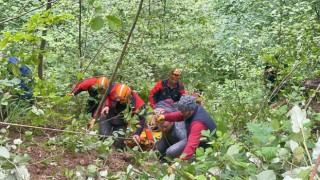 Rizede kontrolden çıkan araç uçuruma yuvarlandı: 1 ölü, 4 yaralı