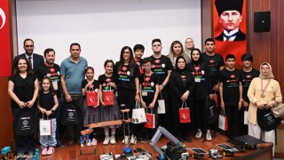 Robot Yarışmasında Dereceye Girenlere Ödül Verildi