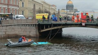 Rusyada yolcu otobüsü nehre uçtu: 4 ölü