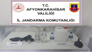 Sahte alkol üreten şahsı jandarma yakaladı