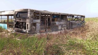 Samandağda balık ekmek satılan otobüs yanarak kullanılmaz hale geldi
