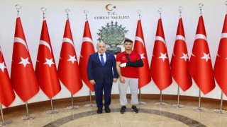 Şampiyon güreşçi Vali Dağlıyı ziyaret etti