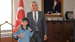 Şampiyon Öğrenciden İl Milli Eğitim Müdürü’ne Ziyaret