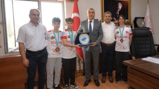 Şampiyon Öğrencilerden İl Milli Eğitim Müdürüne Ziyaret