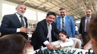 Satranç turnuvasında ilk hamle Başkan Aydından