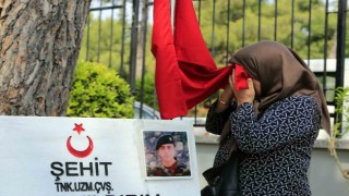 Şehit kabirlerinde buruk Anneler Günü
