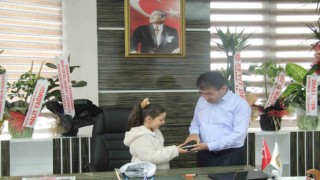 Şehit kızından Başkan Metine anlamlı hediye