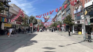 Şehrin en işlek caddesi boks ringine döndü: O anlar kamerada