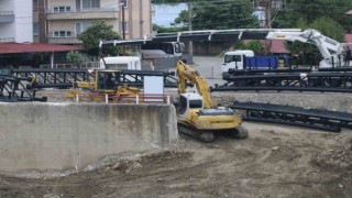 Sel felaketinde yıkılan asma köprünün yerine yeni köprü kuruluyor