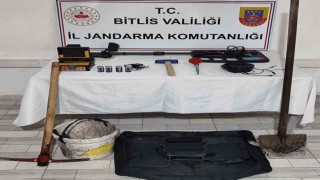 Selçuklu mezarlığında define arayan 3 kişi fotokapana yakalandı